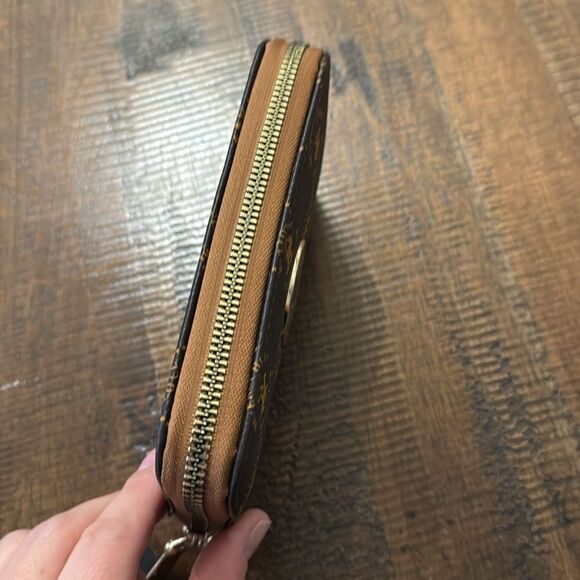 Beverly Hills Polo Club Wristlet/Wallet - Picture 3 of 8